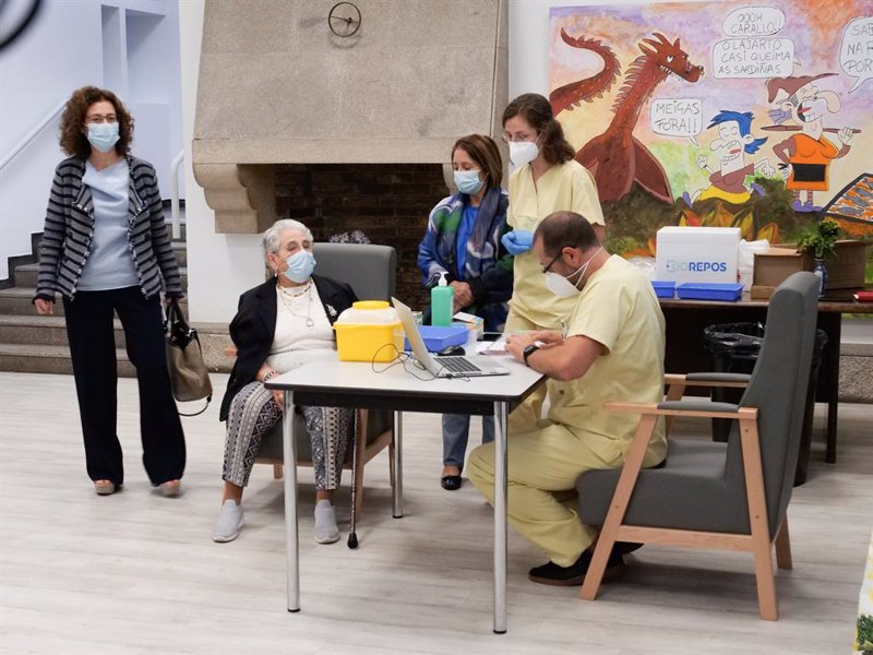 La incidencia sigue estancada en 49 casos y Sanidad notifica 2.287 contagios y 39 muertes