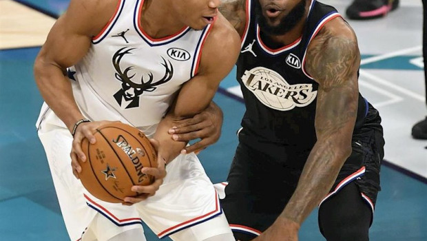 ep us charlotte team giannis giannis antetokounmpo l of the milwaukee bucks challenges team lebrons