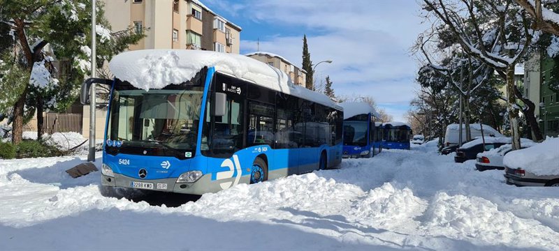 ep varios autobuses de la empresa municipal de transportes emt tras la nevada fruto del temporal ep varios autobuses de la empresa municipal de transportes emt tras la nevada fruto del temporal
