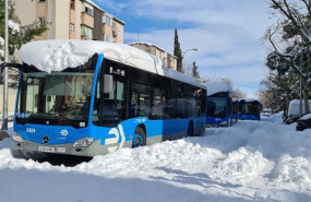 ep varios autobuses de la empresa municipal de transportes emt tras la nevada fruto del temporal