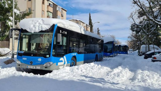 ep varios autobuses de la empresa municipal de transportes emt tras la nevada fruto del temporal