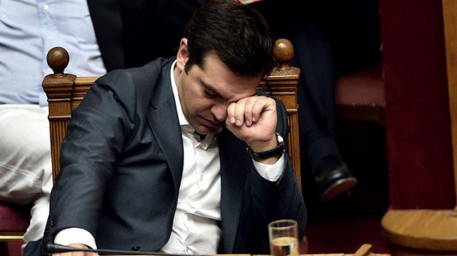Tsipras meditando Tsipras meditando