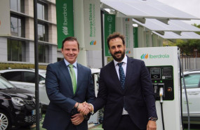 ep a la izquierda luis bruil director de smart solutions de iberdrola a la derecha gines angel