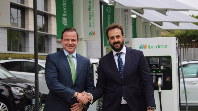 ep a la izquierda luis bruil director de smart solutions de iberdrola a la derecha gines angel