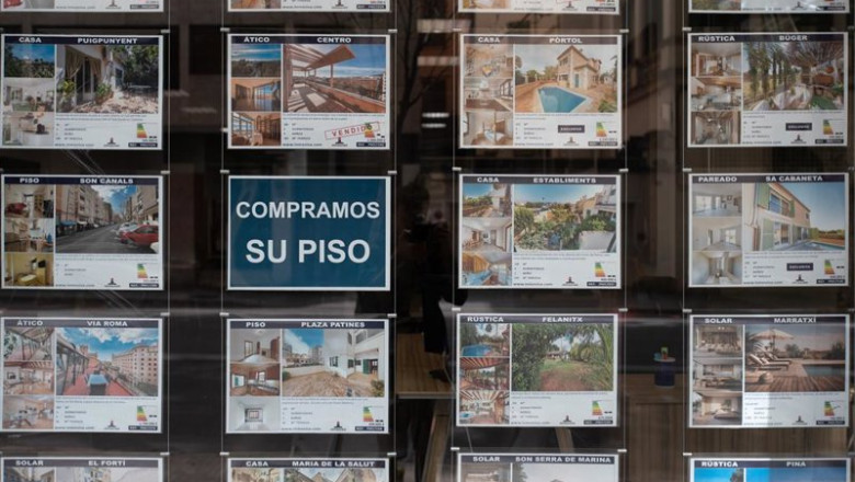 ep archivo   anuncios de viviendas en venta en una inmobiliaria a 15 de abril de 2024 en palma de