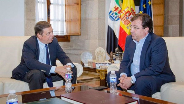 ep archivo   imagen de archivo de luis planas y fernandez vara en un encuentro en merida en 2018