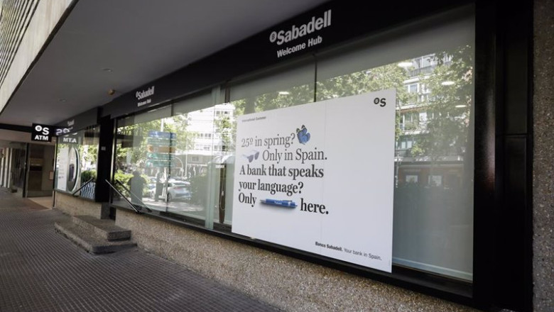 Archivo - Oficina de Banco Sabadell enfocada en clientes internacionales. | SABADELL - Archivo ep archivo oficina de banco sabadell enfocada en clientes internacionales