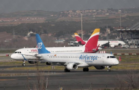 ep archivo   un avion de iberia y otro de air europa