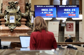 ep archivo   valores del ibex 35 en los paneles del palacio de la bolsa de madrid a 28 de febrero de