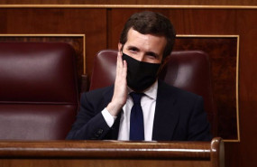 ep el lider del pp pablo casado hace un gesto en su cara durante la primera sesion de control al