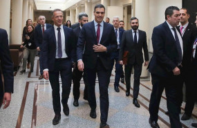 ep el portavoz del grupo socialista en el senado ander gil y el el presidente de gobierno pedro