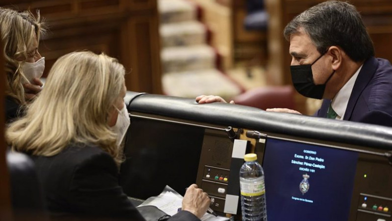 ep el portavoz del pnv en el congreso de los diputados aitor esteban conversa con la vicepresidenta