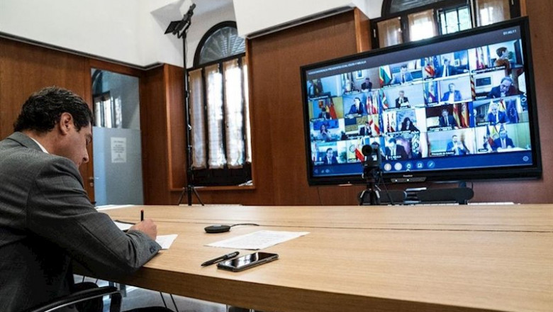 El presidente de la Junta de Andalucía, Juanma Moreno, participa por vía telemática en la octava reunión del presidente del Gobierno, Pedro Sánchez, con los presidentes autonómicos para abordar la crisis sanitaria del coronavirus | JUNTA DE ANDALUCÍA ep el presidente de la junta de andalucia juanma moreno participa por via telematica en la octava