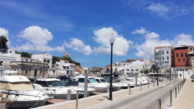 ep embarcaciones amarradas en el puerto de ciutadella