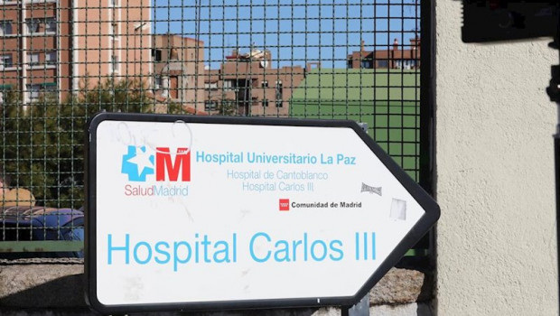 ep entrada al hospital carlos iii donde se encuentra ingresado el primer paciente por coronavirus en