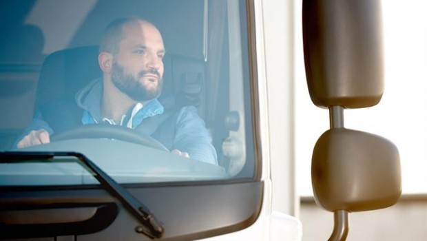 ep foto recurso hombre conduciendo camion
