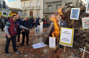 ep hoguera del vino de agricultores valencianos contra las politicas europeas
