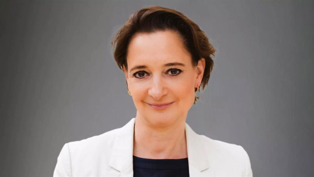 ep katrin adt nombrada nueva consejera delegada de dacia en sustitucion de denis le vot