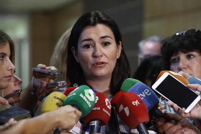 La ministra de Sanidad, Consumo y Bienestar Social, Carmen Montón, atiende a los | Eduardo Parra - Europa Press ep la ministrasanidad consumobienestar social carmen monton atiendelos