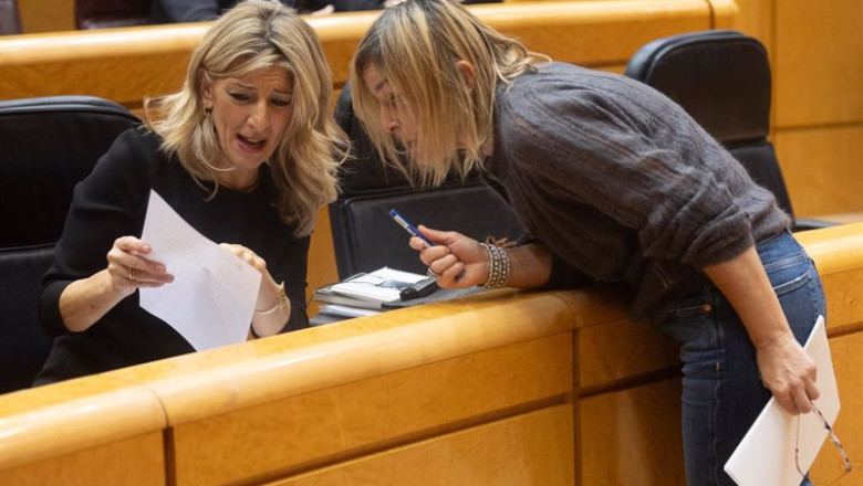 La vicepresidenta segunda y ministra de Trabajo, Yolanda Díaz (i), conversa con la diputada del PNV Idoia Sagastizabal (d) en una imagen de archivo | Eduardo Parra - Europa Press ep la vicepresidenta segunda y ministra de trabajo yolanda diaz i conversa con la diputada del pnv