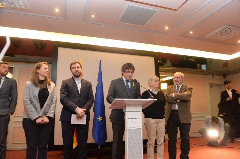 Meritxell Serret, Toni Comín, Carles Puigdemont, Clara Ponsatí y Lluís Puig | JUNTSXCAT ep meritxell serret toni comin carles puigdemont clara ponsati y lluis puig