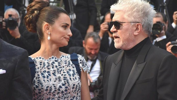 ep penelope cruz y pedro almodovar durante la presentacion de dolor y gloria en cannes