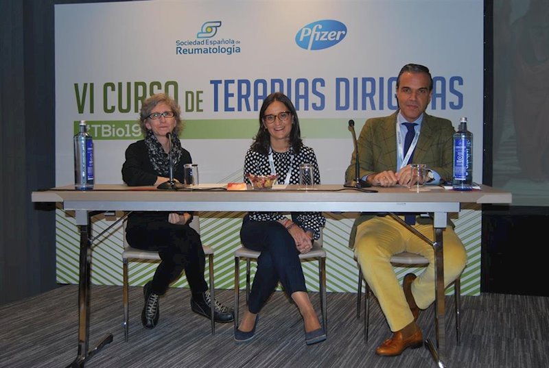 ep ponentes durante el vi curso de terapias dirigidas de la ser