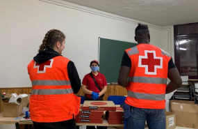 ep telepizza colabora con cruz roja en el reparto de pizzas a personas vulnerables