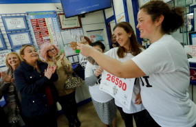 ep trabajadoras de la administracion de las torres de cotillas murcia celebran que han distribuido