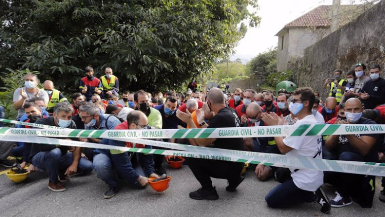 ep trabajadores de alcoa convocados en el pazo de cea horas despues de la finalizacion de una mesa ep trabajadores de alcoa convocados en el pazo de cea horas despues de la finalizacion de una mesa