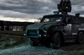 ep un vehiculo militar tipo mars s 330 de la firma checa svos equipada con un sistema de defensa