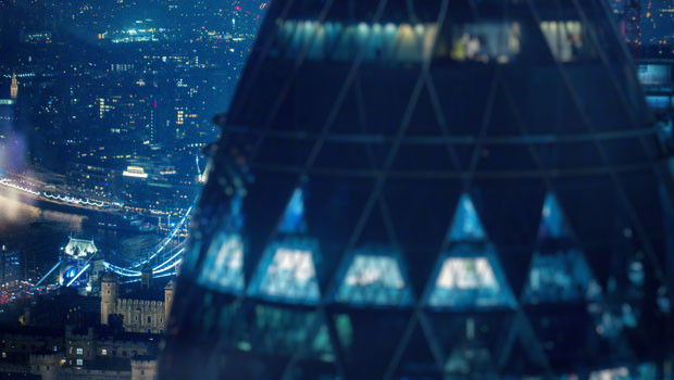 dl ville de londres square mile gherkin building offices night view winter financial district unsplash