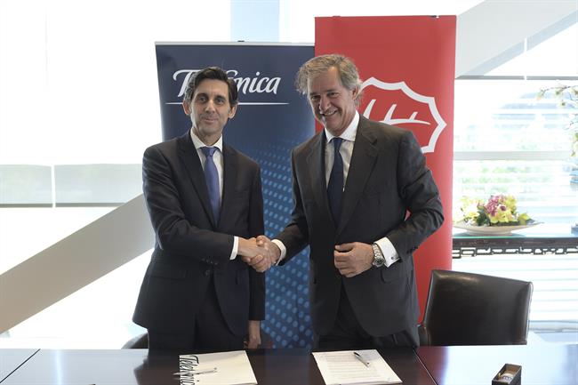 Álvarez-Pallete (Telefónica) y Entrecanles (Acciona) en la firma del acuerdo | TELEFÓNICA/ACCIONA ep alvarez-pallete telefonica y entrecanles acciona enfirmaacuerdo