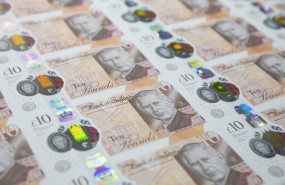 ep archivo   billetes de libras esterlinas con el retrato del rey carlos iii