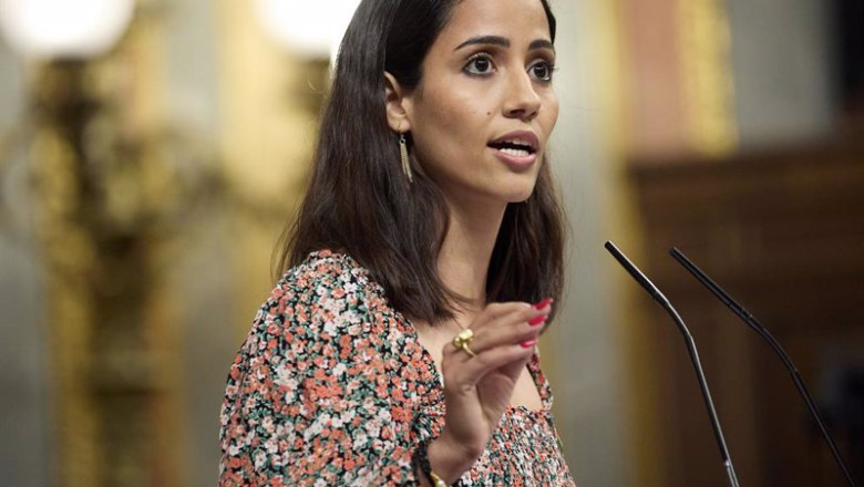 ep archivo la diputada de sumar tesh sidi durante una sesion plenaria en el congreso de los ep archivo la diputada de sumar tesh sidi durante una sesion plenaria en el congreso de los