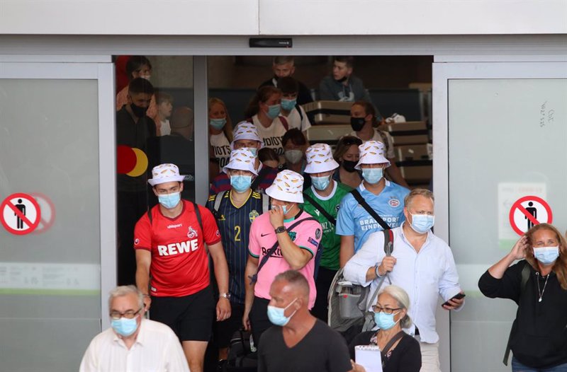 España recibe cinco veces más de turistas extranjeros y su gasto se multiplica por seis