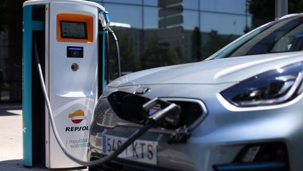 ep archivo   punto de recarga de repsol para kia
