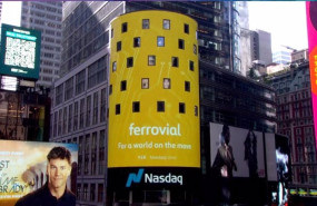 ep archivo   un cartel en wall street anuncia el inicio de la cotizacion de ferrovial en el nasdaq