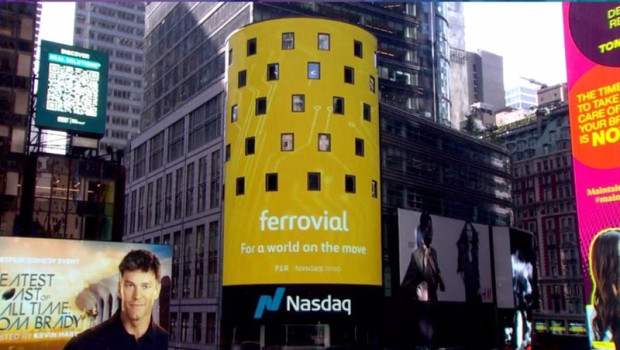 ep archivo   un cartel en wall street anuncia el inicio de la cotizacion de ferrovial en el nasdaq