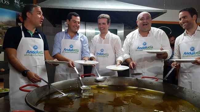 Casado, con dirigentes del PP-A, en el acto de Álora (Málaga) | PP ep casado con dirigentespp-a enacto de alora malaga