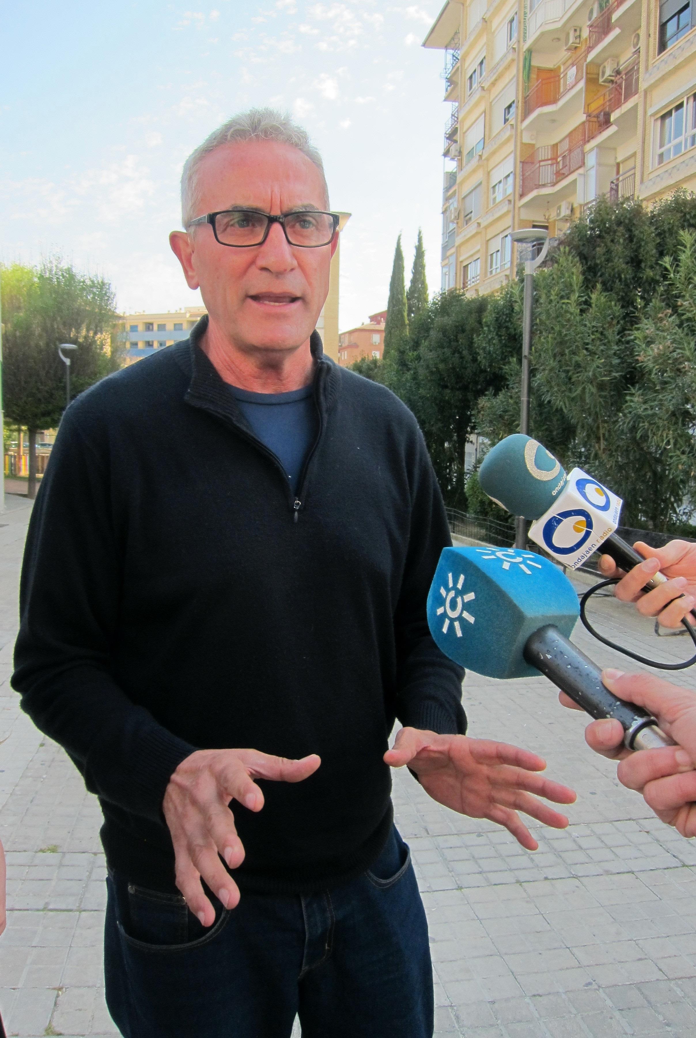 El diputado de Unidos Podemos Diego Cañamero atiende a los periodistas. | EUROPA PRESS ep diputadounidosdiego canamero atiendelos periodistas
