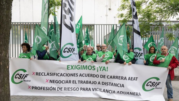 ep el delgado del csif en la agencia tributaria angel munoz durante una concentracion frente a la