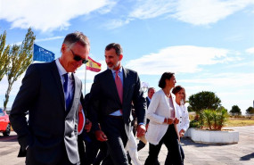 ep el director ejecutivo del grupo psa carlos tavares 1i rey felipe vi 2i y la ministra de industria