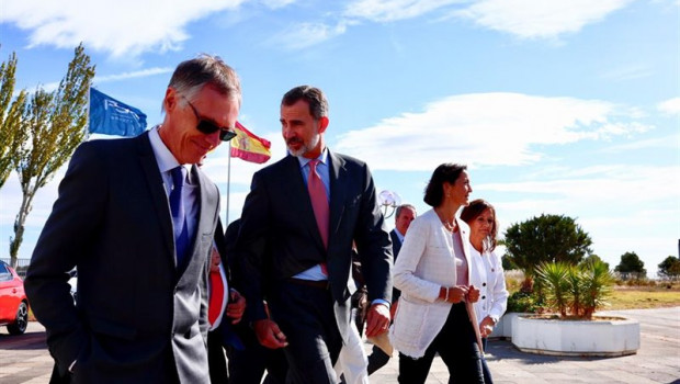 ep el director ejecutivo del grupo psa carlos tavares 1i rey felipe vi 2i y la ministra de industria