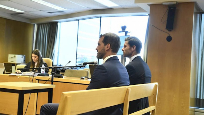 El exfutbolista y entrenador Xabi Alonso (d) se sienta, junto al asesor fiscal Izan Zaldúa Azkuenaga (i), en el banquillo de los acusados de la Audiencia Provincial de Madrid para ser juzgado por tres delitos contra la Hacienda Pública. | Óscar Cañas - Europa Press - Archivo ep el exfutbolista y entrenador xabi alonso d se sienta junto al asesor fiscal izan zaldua azkuenaga