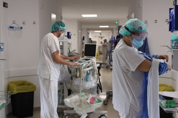 ep el hospital ha puesto en marcha una nueva area de cuidados intensivos y semiintensivos permanente ep el hospital ha puesto en marcha una nueva area de cuidados intensivos y semiintensivos permanente