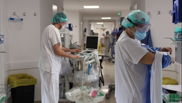 ep el hospital ha puesto en marcha una nueva area de cuidados intensivos y semiintensivos permanente