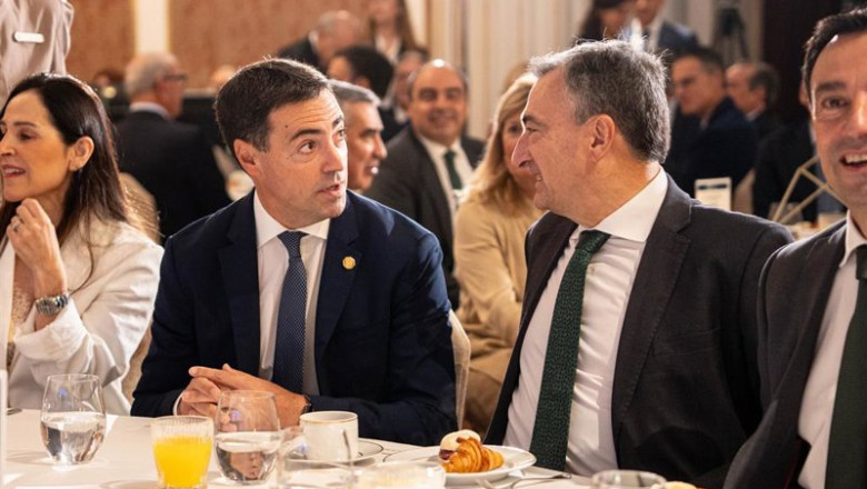ep el lehendakari del gobierno vasco imanol pradales i y el presidente del pnv aitor esteban d