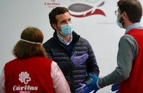 ep el lider del pp pablo casado visita un economato de caritas en el madrileno barrio de tetuan