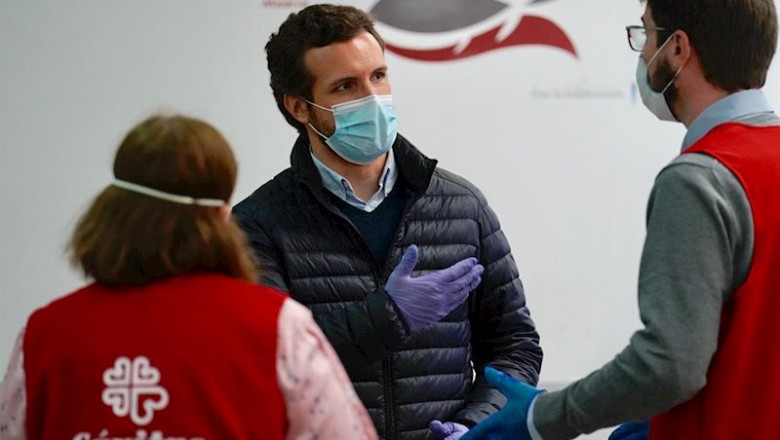 ep el lider del pp pablo casado visita un economato de caritas en el madrileno barrio de tetuan